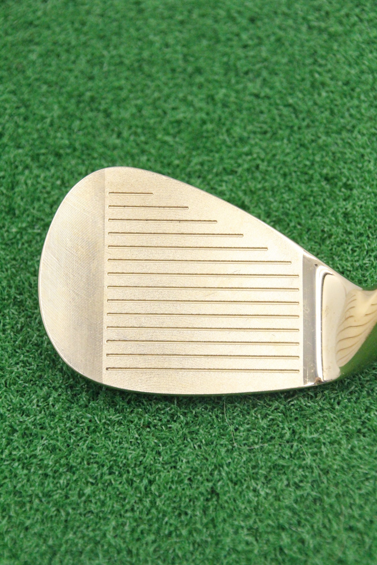 Lucky Signature Gold 56° SW R Flex 35"